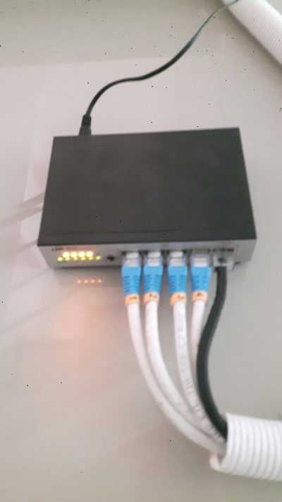 เดินสาย LAN เชื่อมต่อระบบ Network ที่บ้าน คุณพิม  ยานาวา